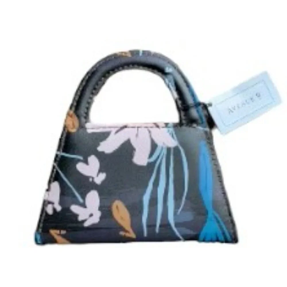 NWT Avenue 9 Colorful‎ Nail File, Tweezers and 2 other Accessories in Tiny Purse
